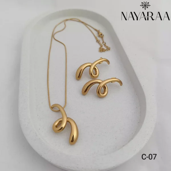 Anti Tarnish Chain Pendent C7