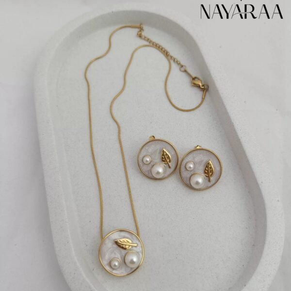 Anti Tarnish Chain Pendent C2